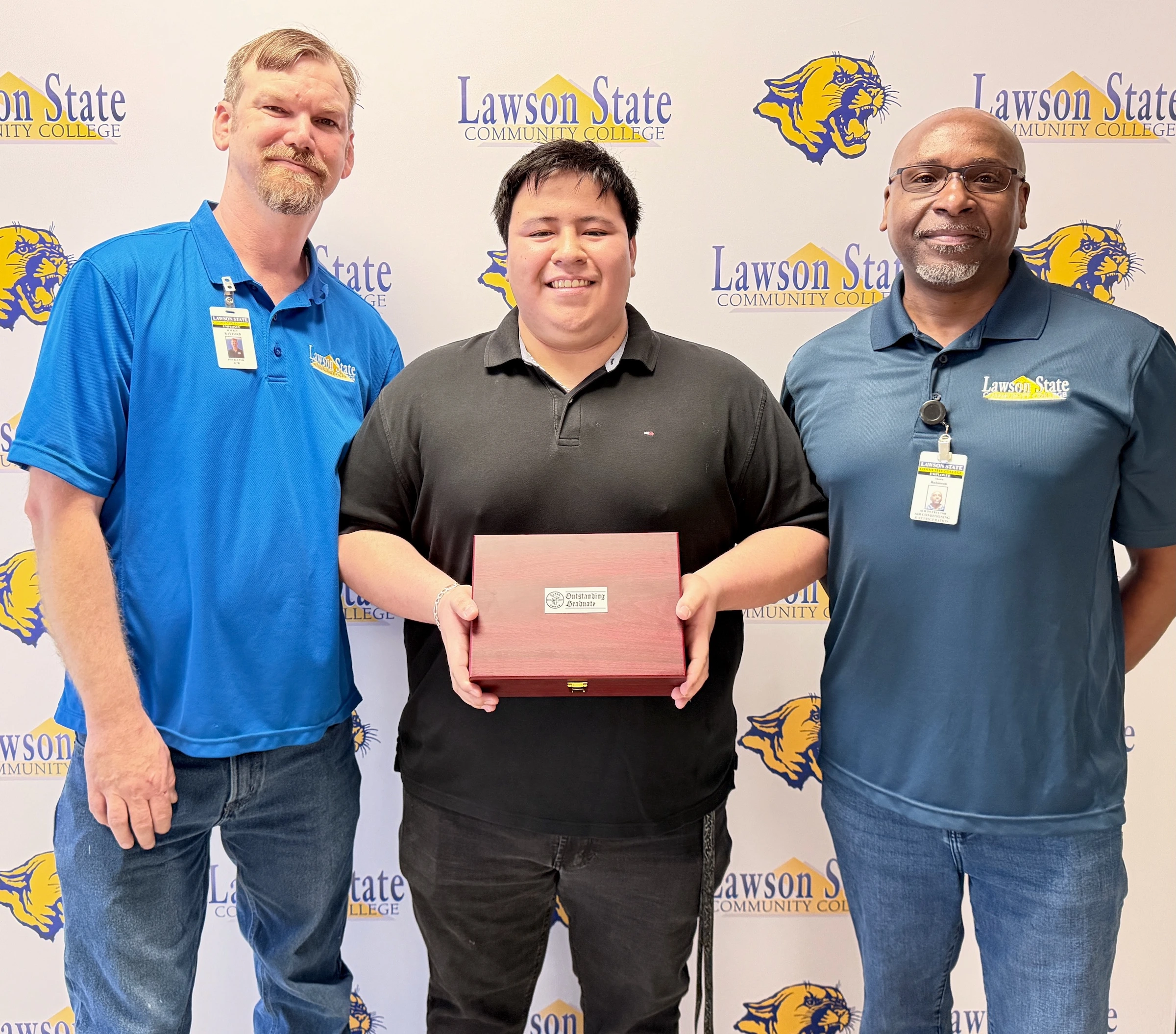 Student is getting outstanding graduate reward from faaculty