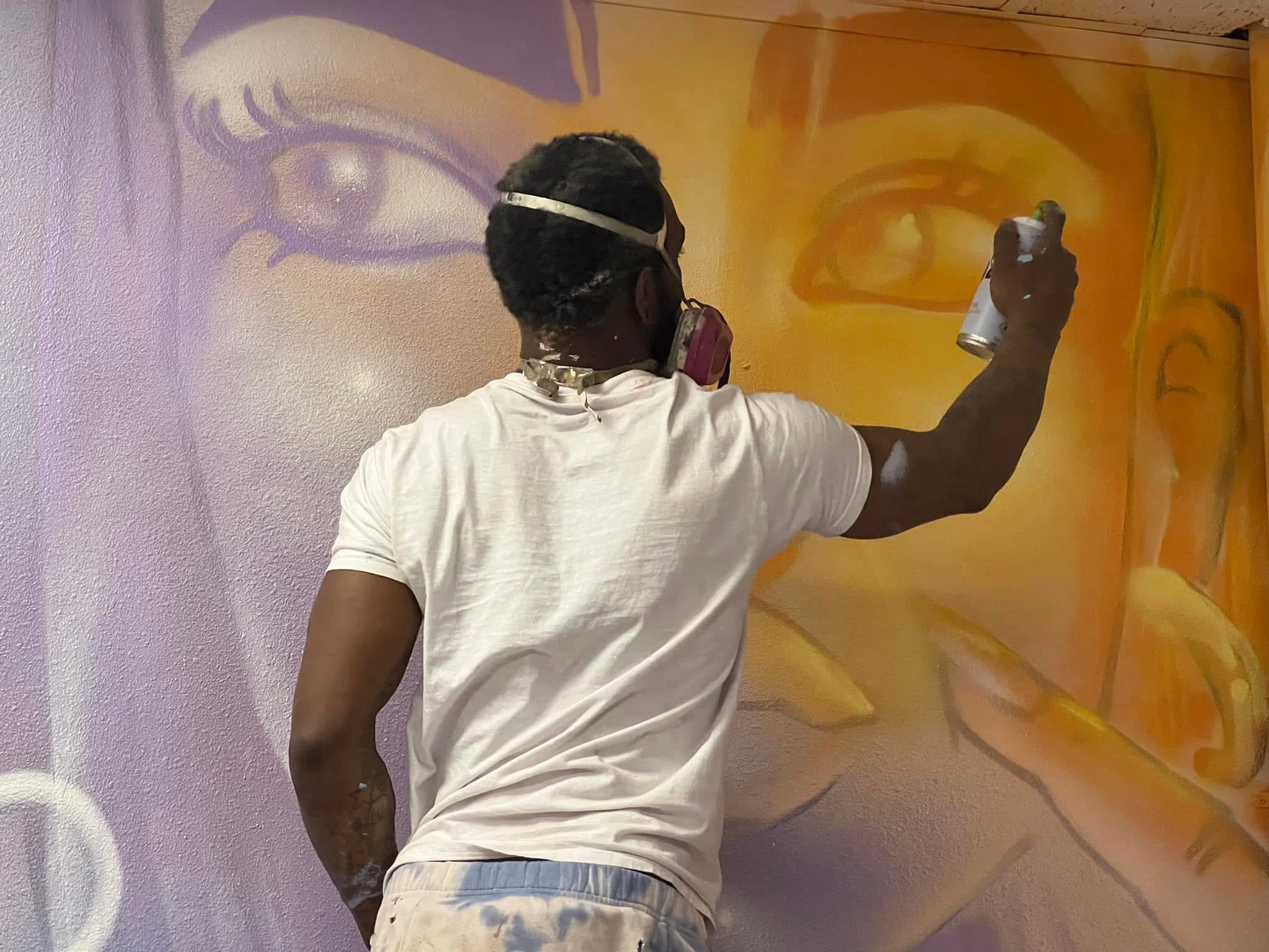 dewon moton making painting