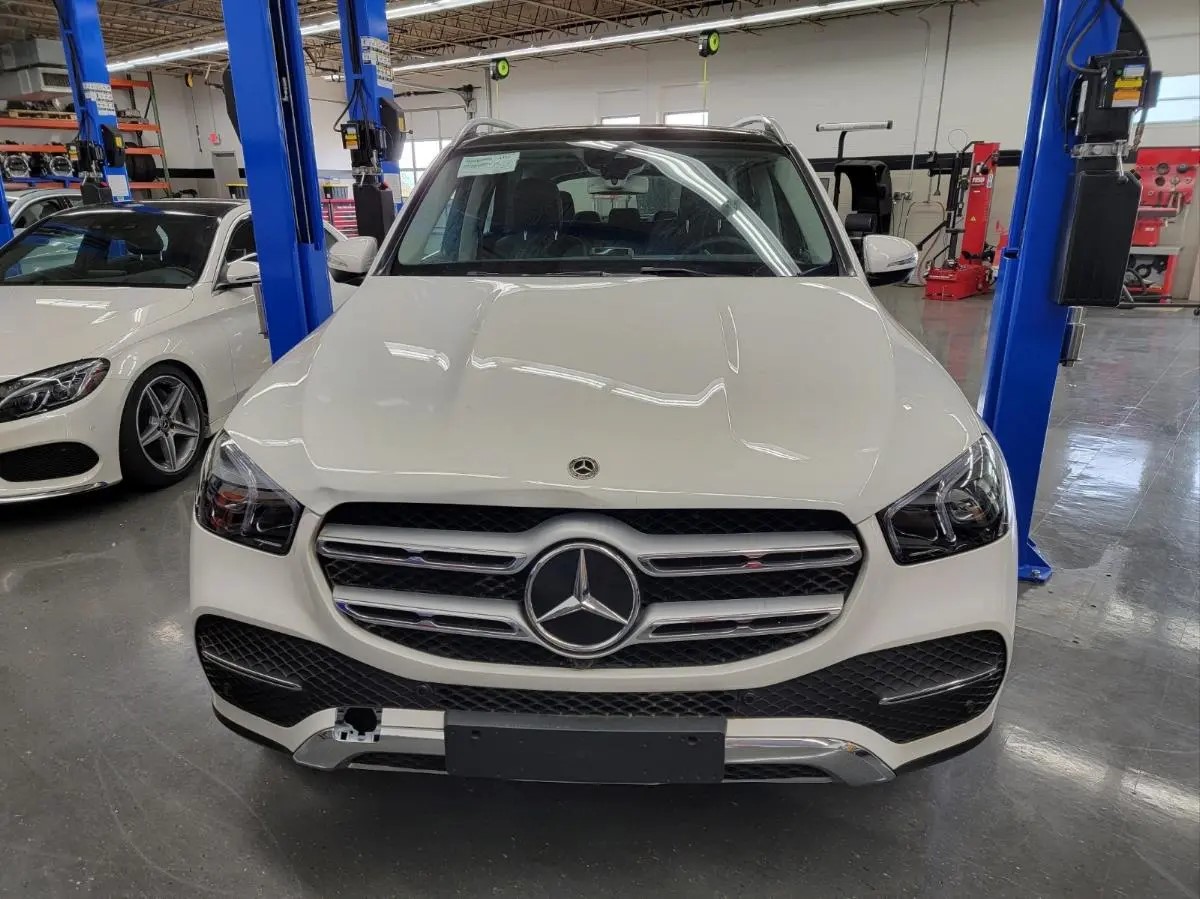 Mercedes Shop with car